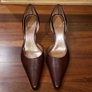 Joan & David Circa LINDENN Pumps